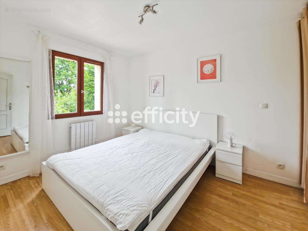 Maison à SAINT-HILAIRE-DE-LUSIGNAN