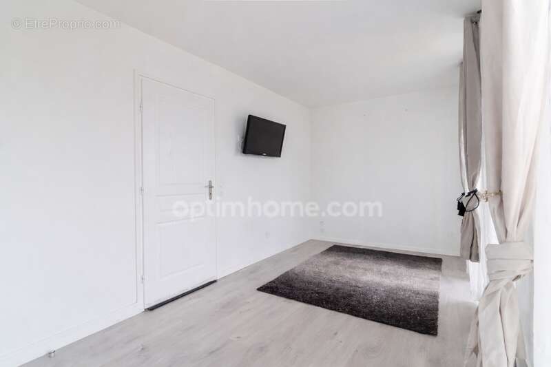 Appartement à LE BLANC-MESNIL