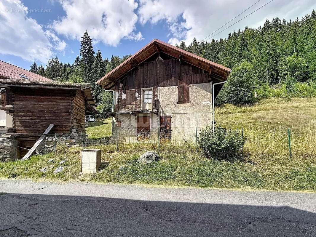 Maison a renover sur 880 m2 de terrain - photo 2