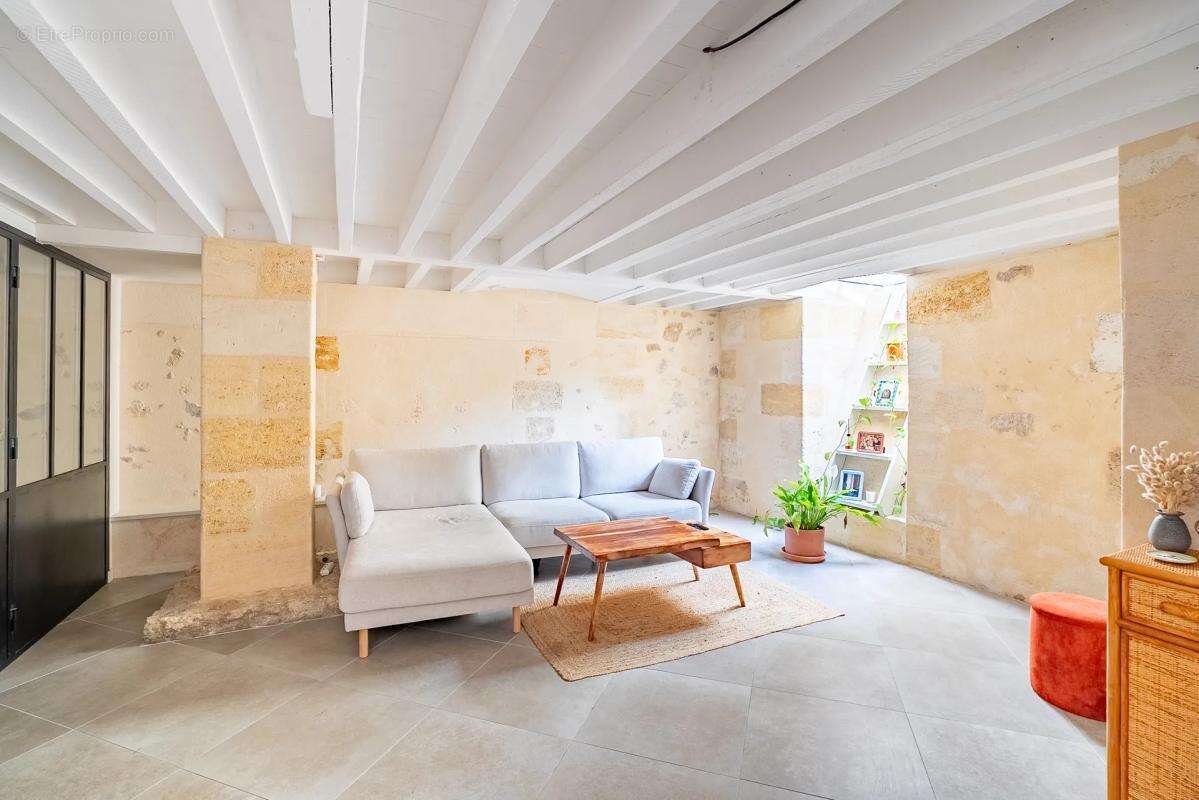 Maison en pierre rénovée de 142m² avec jardin – Saint Seurin - photo 12