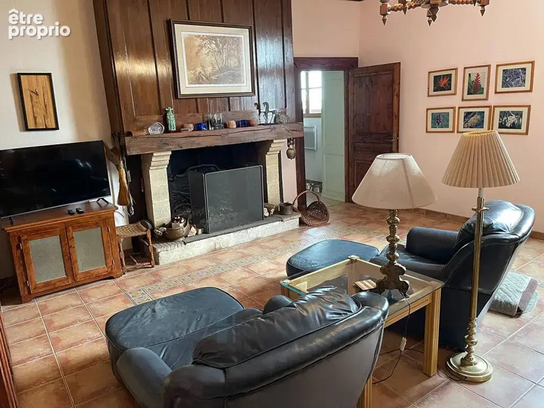 Grande ferme de caractère avec vaste grange et beaucoup d'intimité - photo 6