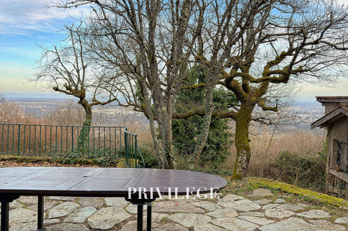 Maison à SAINT-CYR-AU-MONT-D'OR