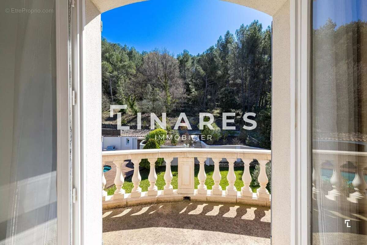 Maison à SIMIANE-COLLONGUE