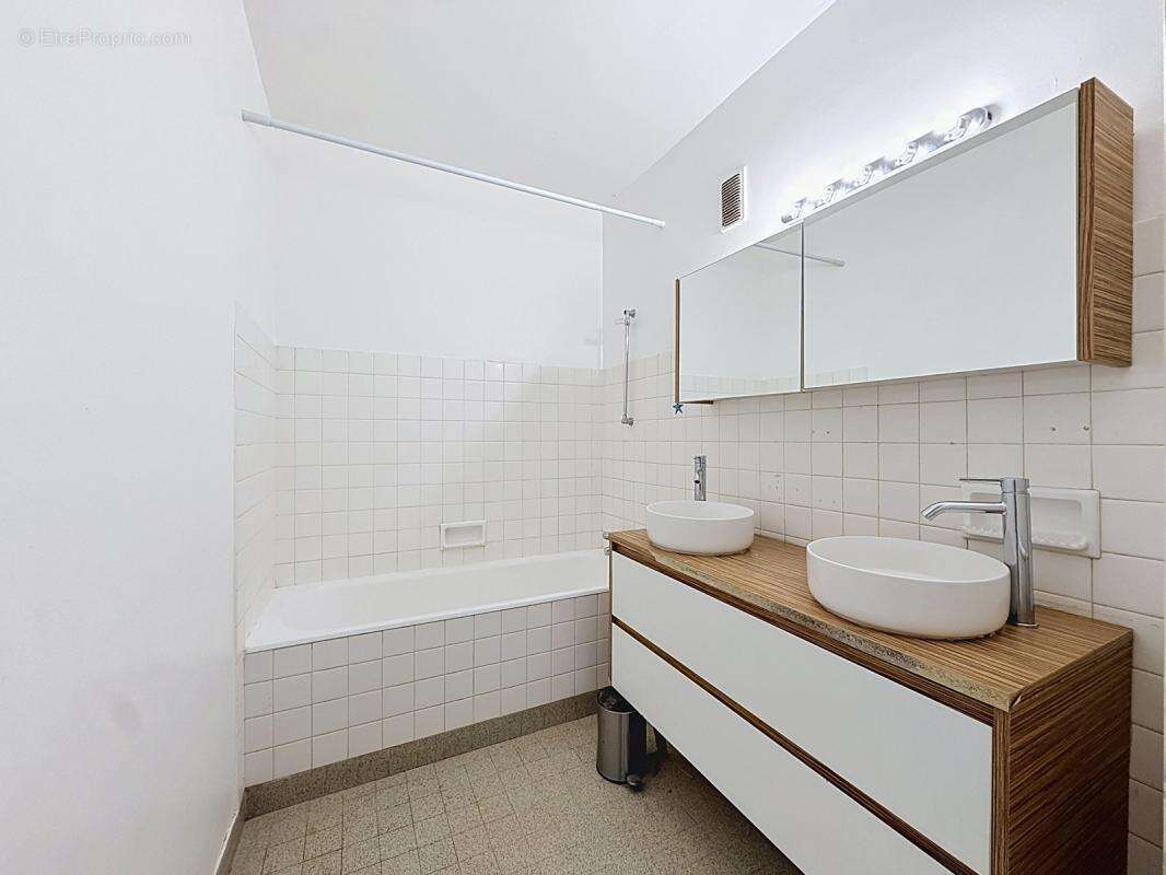 Avignon extra-muros proche rempart - t5 - terrasse - garage - photo 8