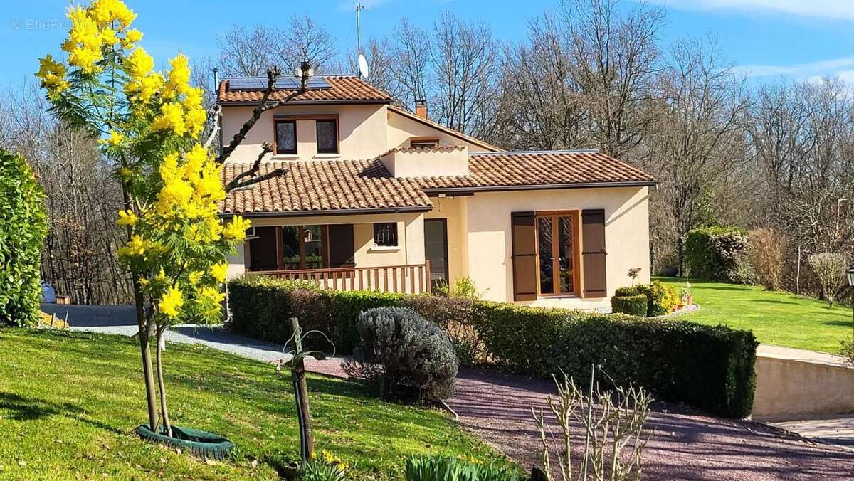 Maison à GAGEAC-ET-ROUILLAC