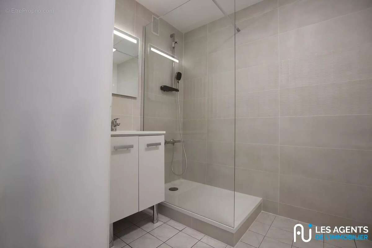 Appartement 66 m² à Saint-Jean-De-La-Ruelle  - photo 5