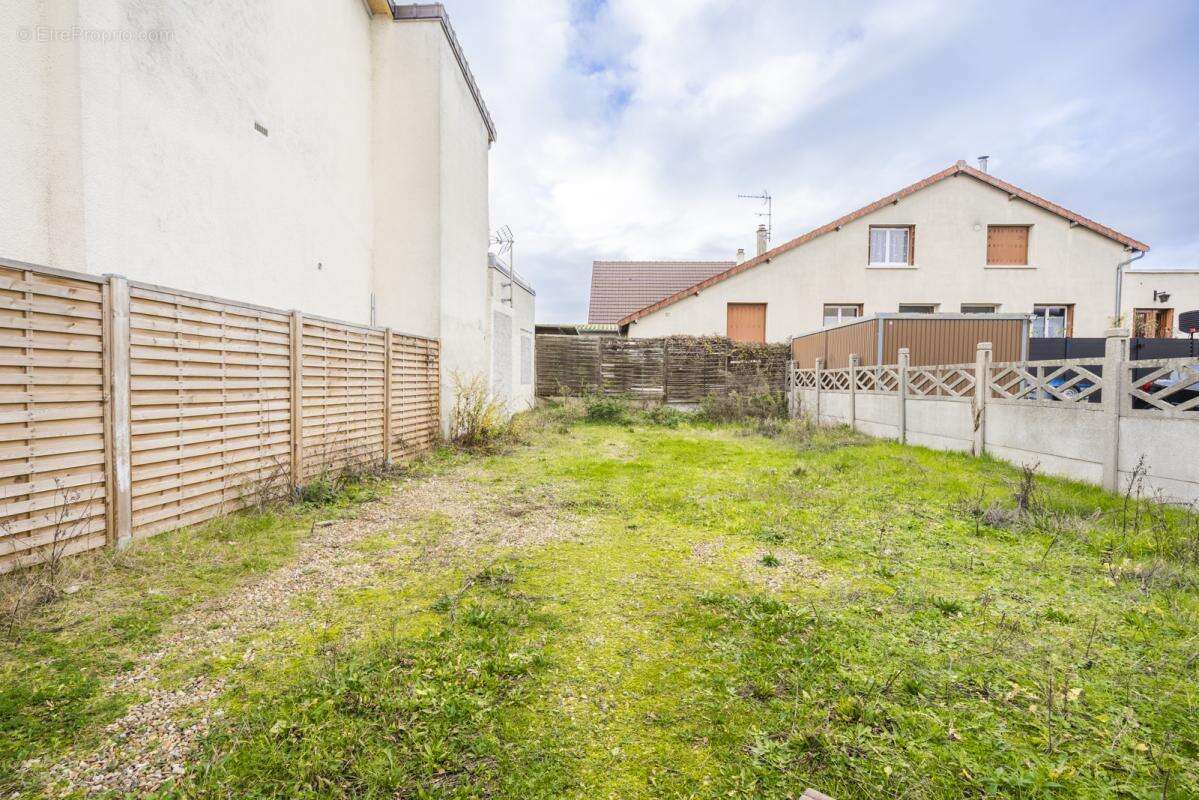 Terrain à CONFLANS-SAINTE-HONORINE