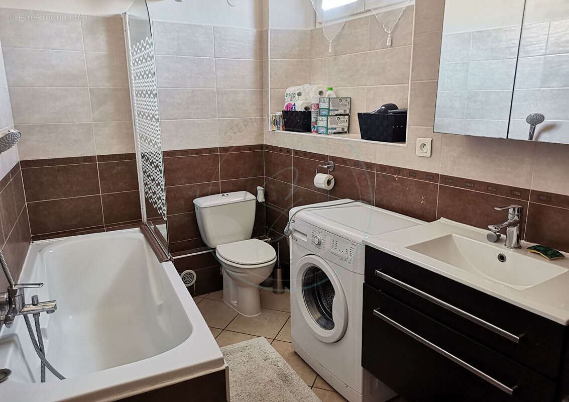 Appartement à COGOLIN