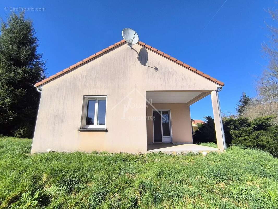 Maison à PONTAUMUR
