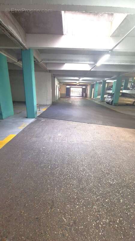 Parking 16 m² à Paris-14e  - photo 2