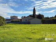 Terrain à TRAVAILLAN