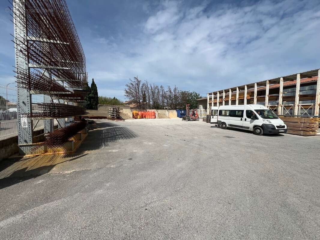 Commerce à EYGUIERES