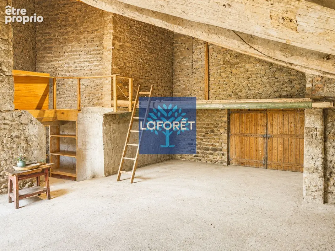 Exclusivité à SAUVAIN : Maison de charme 10 pièces au coeur du village - photo 3