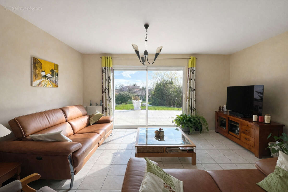 Maison à GREZIEU-LA-VARENNE