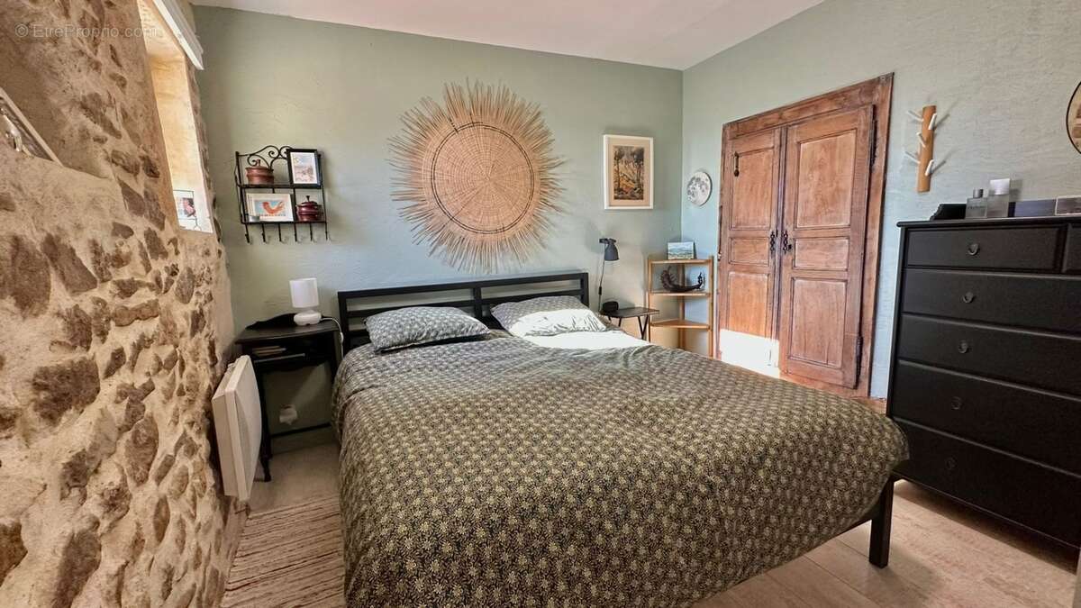 Maison en pierre de caractère au pied de la Sainte-Victoire : 3 chambres, terrasse, solarium – Provence, Bouches-du-Rhône - photo 15