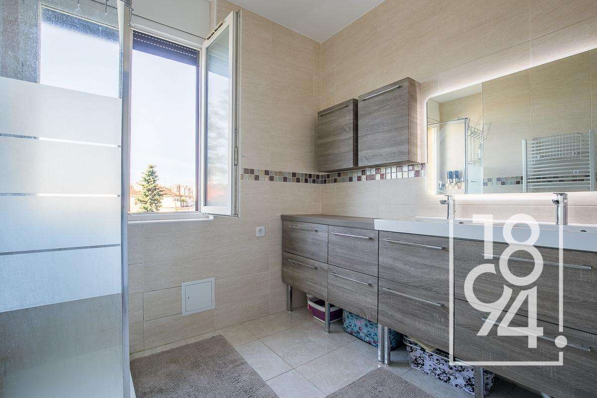 Appartement à MARSEILLE-1E