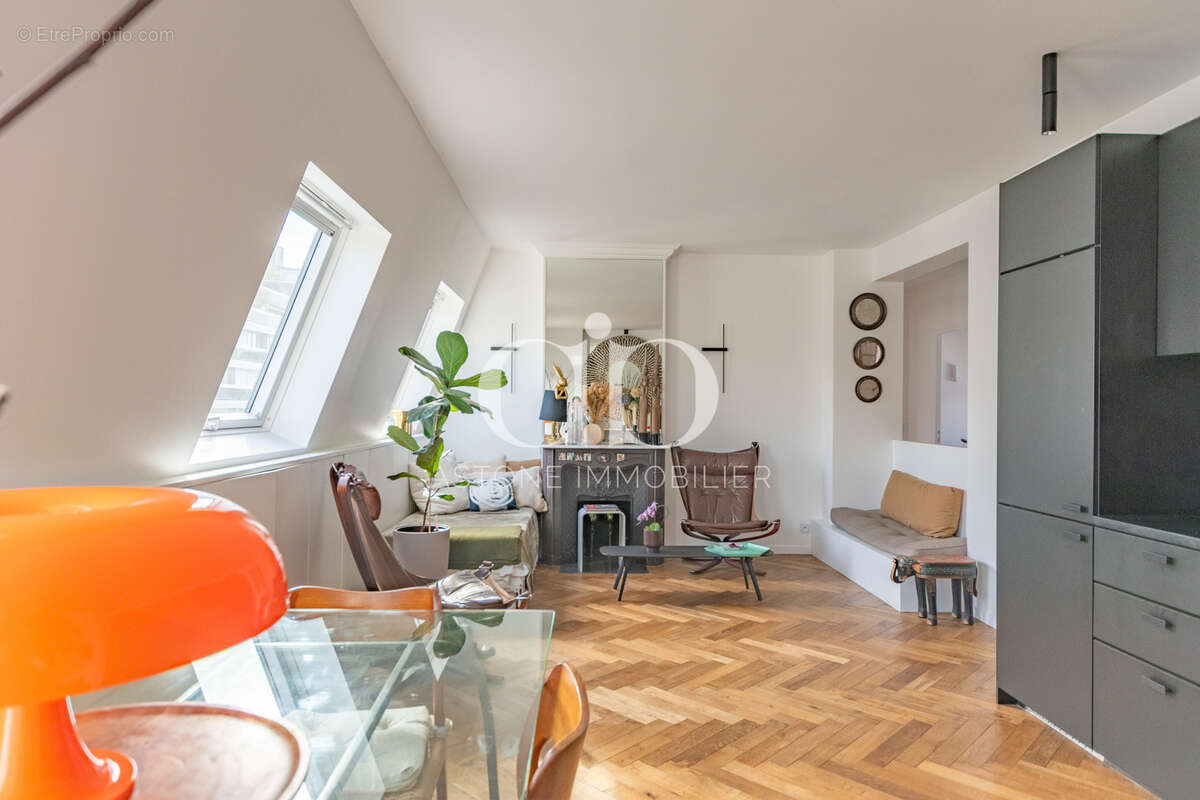 Appartement à PARIS-16E