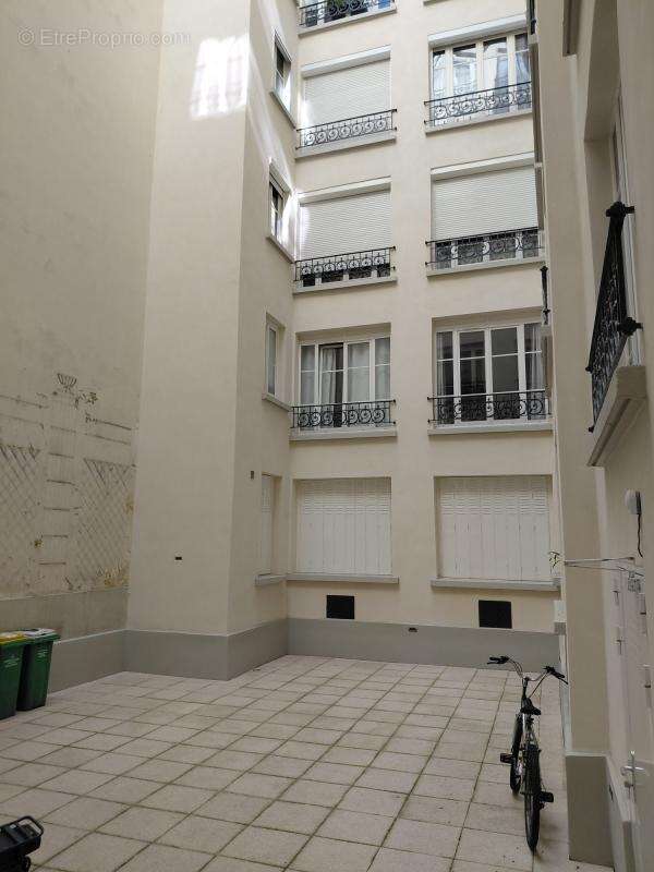 Appartement à PARIS-17E