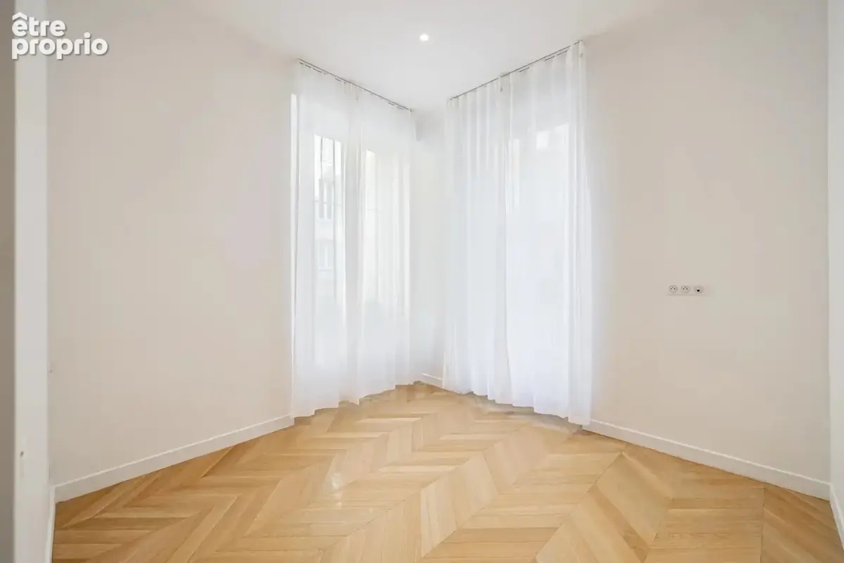 Nice - Le Port - Exceptionnel appartement 4 pièces rénové – Balcon avec vue Port - photo 10