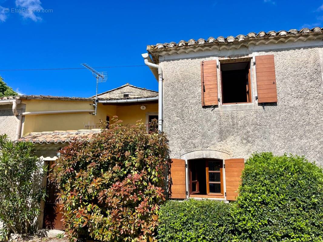 Maison à LUSSAN