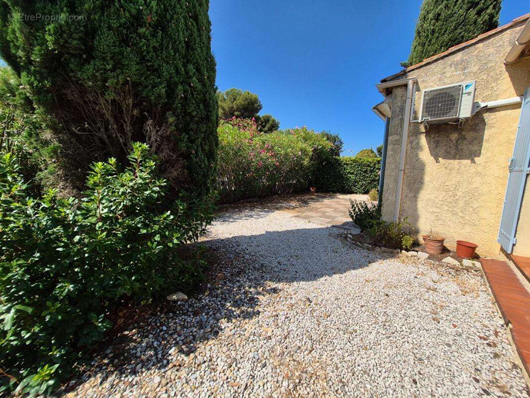 Maison de plain-pied 112 m2 avec garage entre Le Brusc et La Coudoulière - photo 2