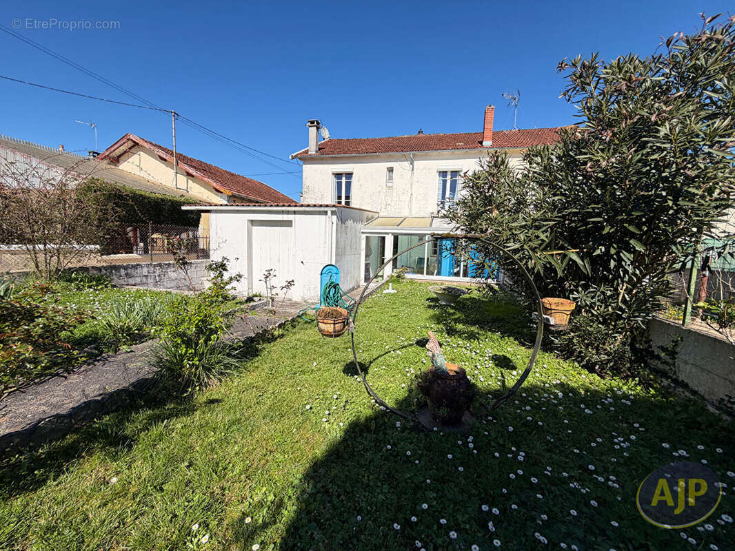 Maison à SAINTES