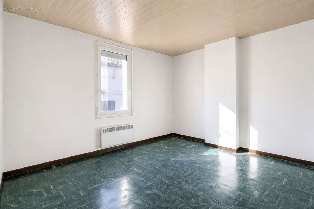 Maison à SAINT-LAURENT-D'AIGOUZE