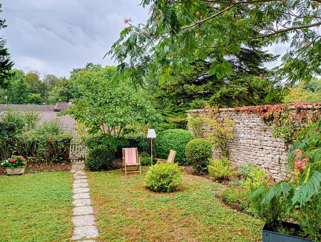 Maison à DAMPIERRE-SUR-SALON