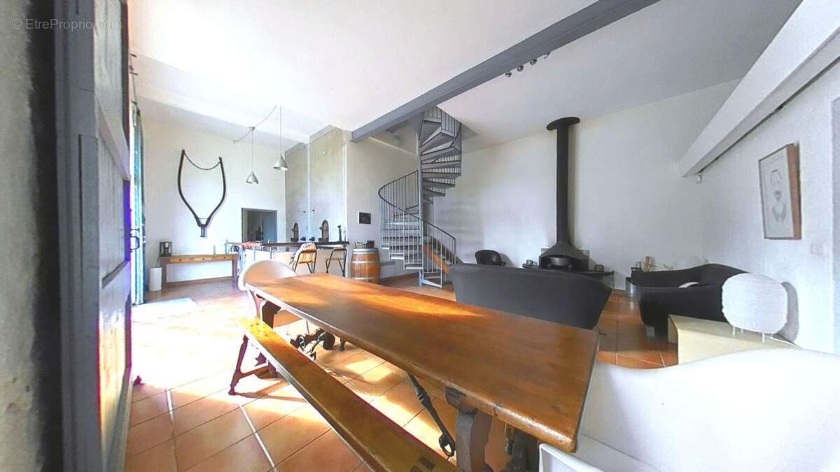Maison à OUVEILLAN