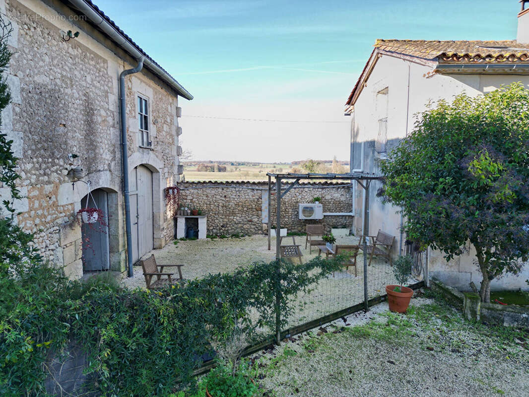 Maison à SAINT-PRIVAT-DES-PRES