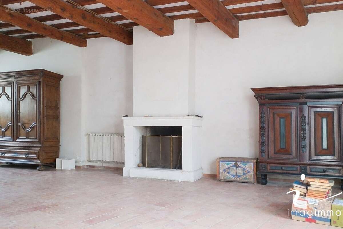 Maison à VIC-LA-GARDIOLE