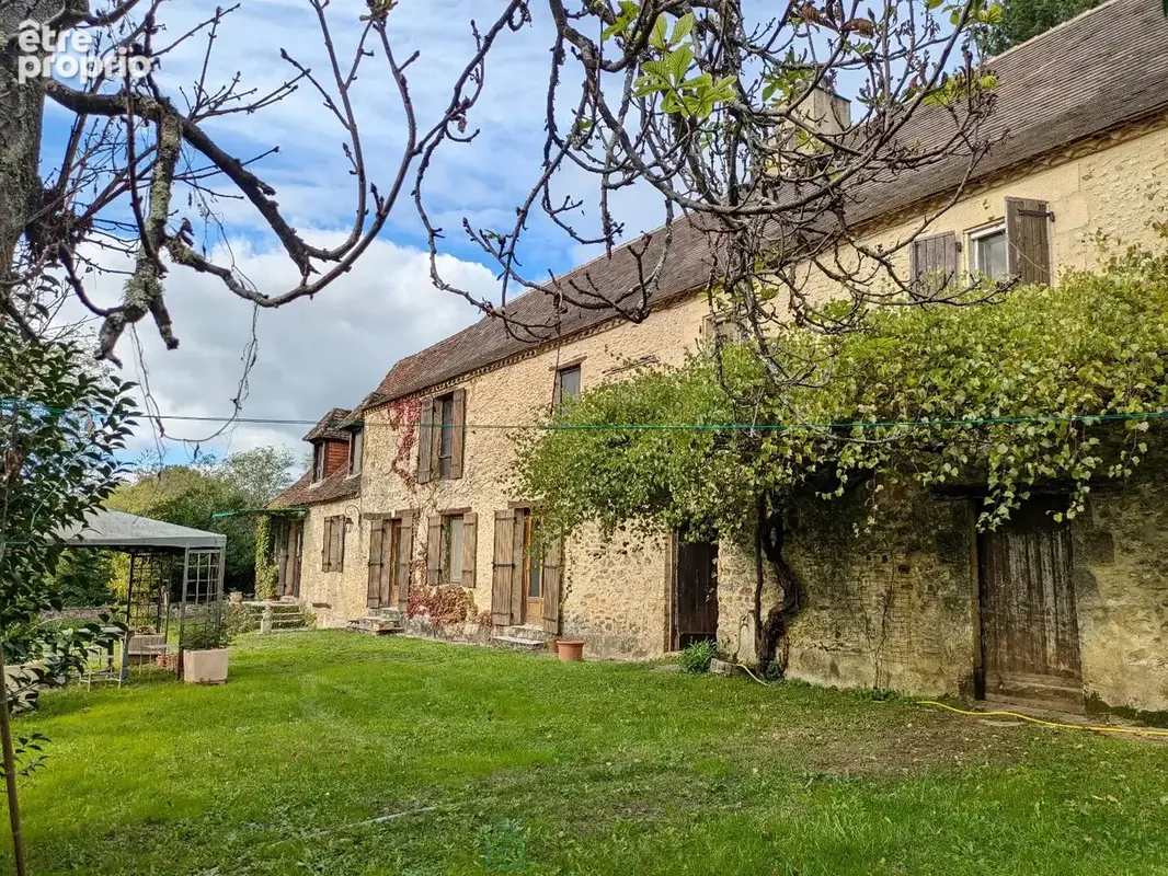 A Coux-et-Bigaroque au calme Superbe longère en pierre de 1833. - photo 3