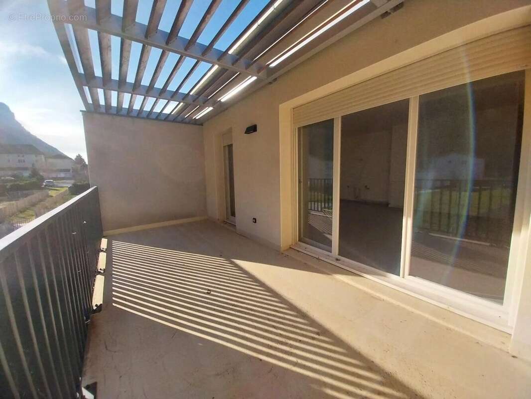 Appartement à COGNIN-LES-GORGES