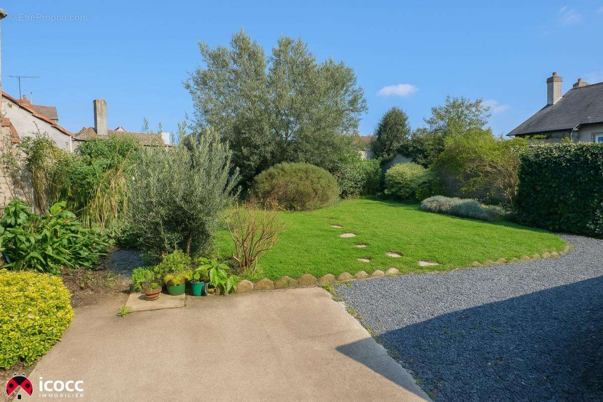 Maison 104 m² à Lucon  - photo 2