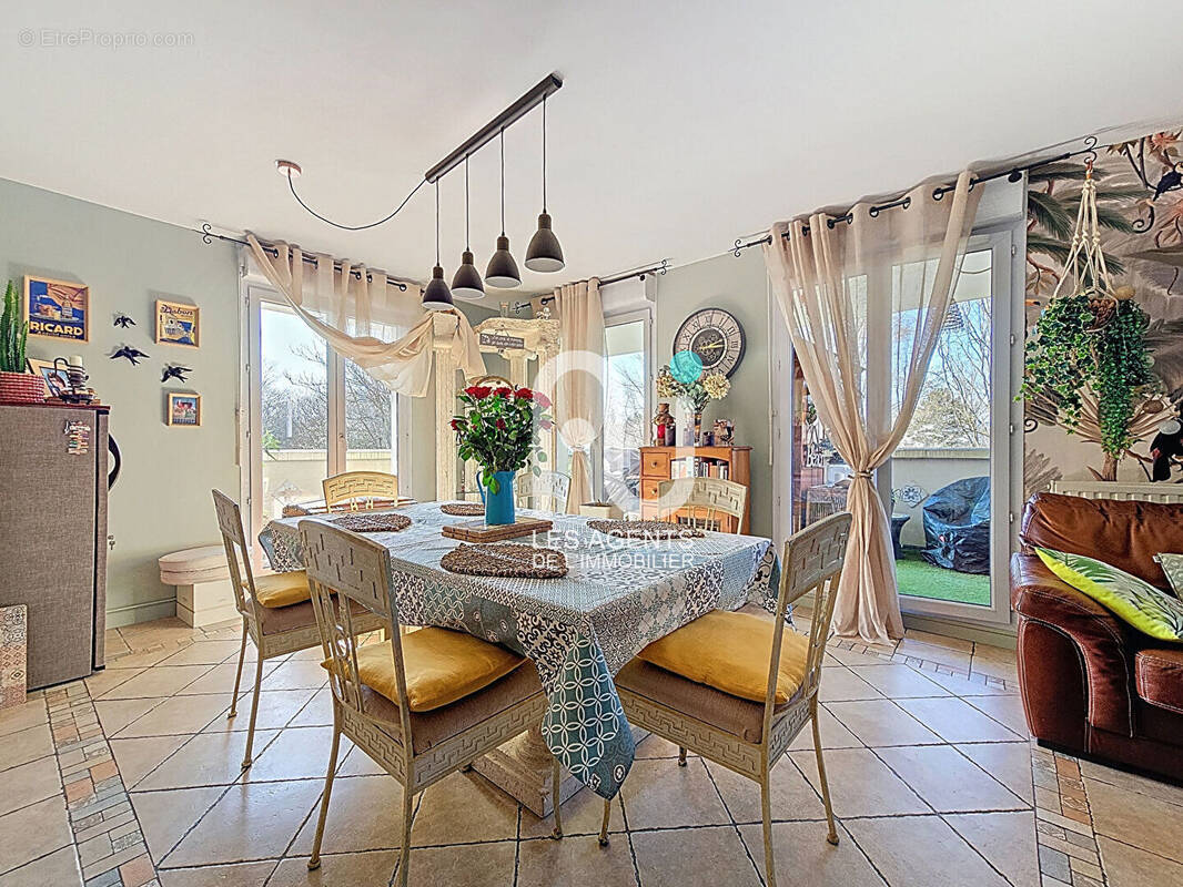 Appartement à VILLENEUVE-LA-GARENNE