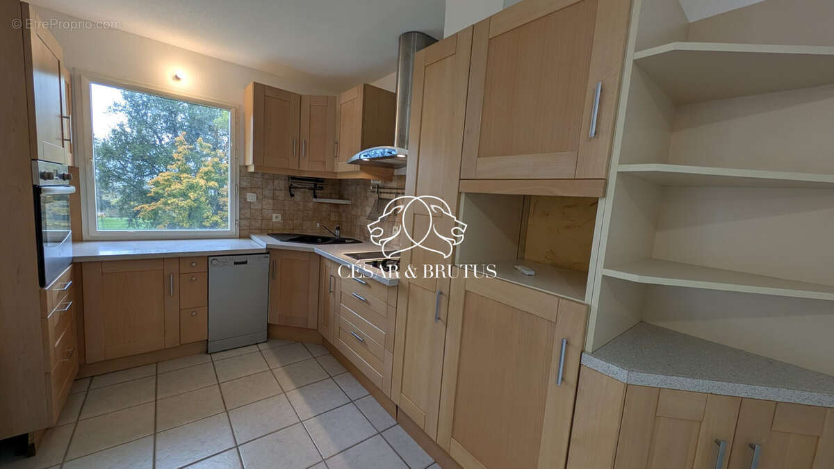 Appartement à VEAUCHE