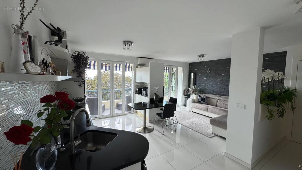 Appartement à ROQUEBRUNE-CAP-MARTIN