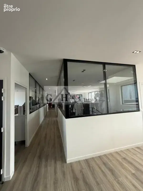 Entrepôt-bureaux à vendre de 2 080 m2 à vendre ! - photo 8