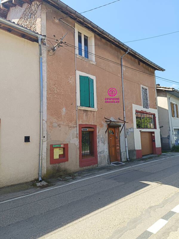 Maison à BEAUCROISSANT