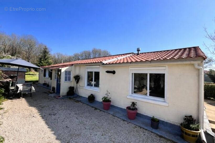 Maison à SAINT-CHRISTOPHE-DU-LIGNERON