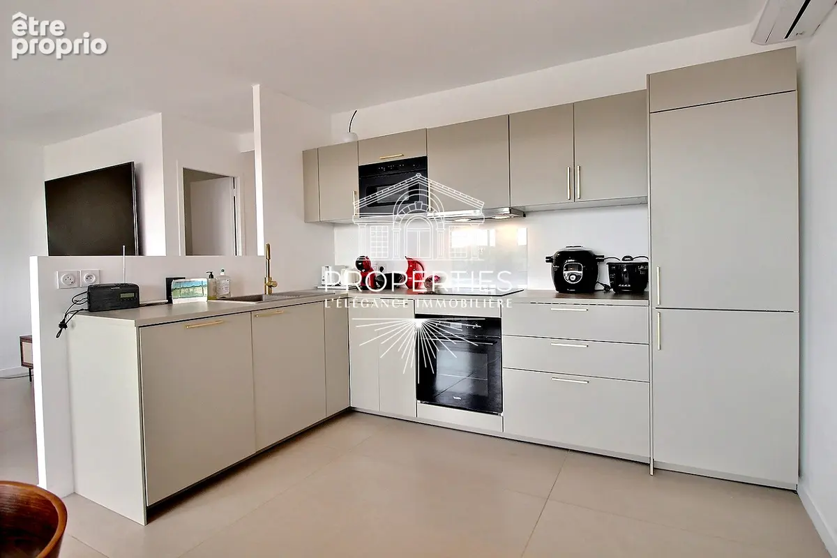 Le lavandou - hyper centre - t4 renove - 87m² - ascenseur - expo sud - photo 5