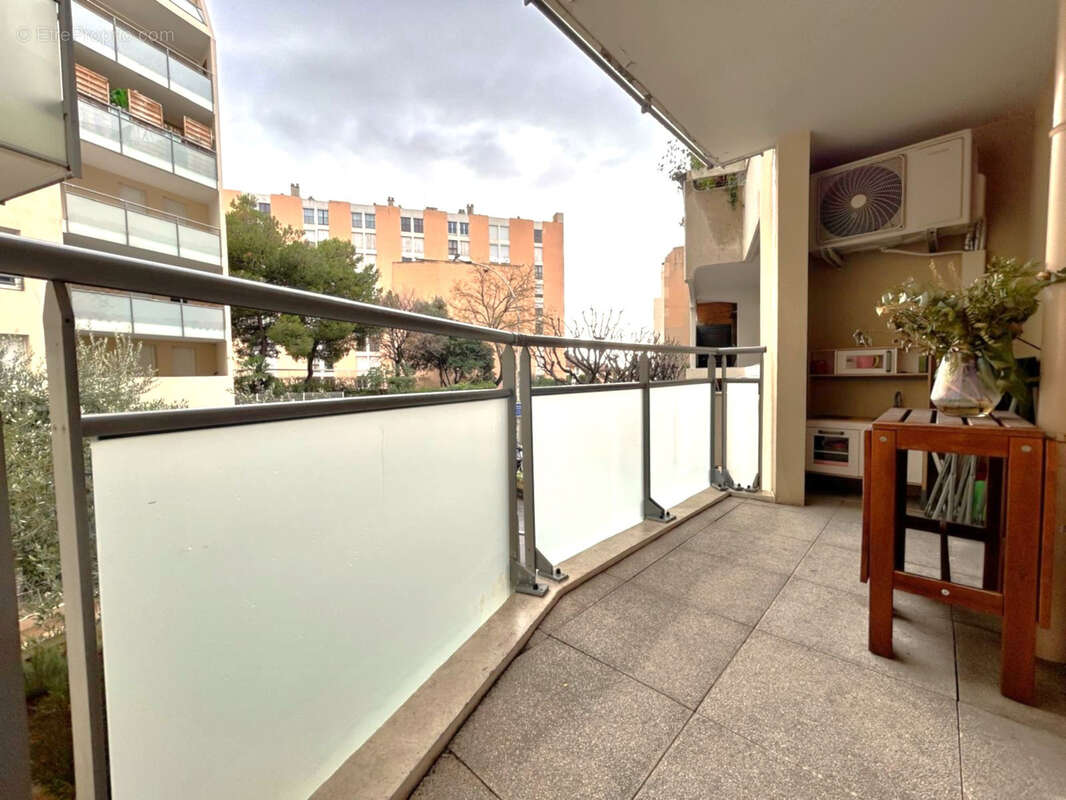 Appartement à MARSEILLE-4E