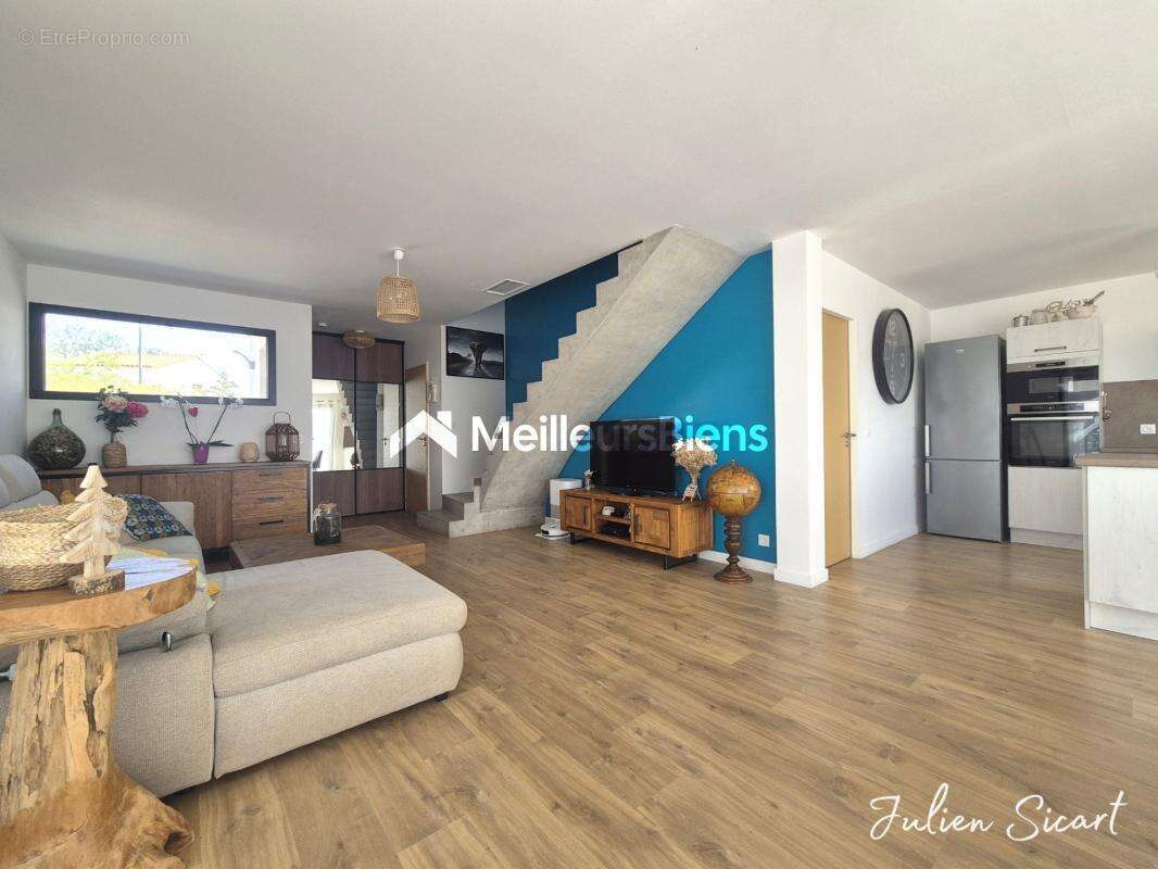 Maison à PEZILLA-LA-RIVIERE