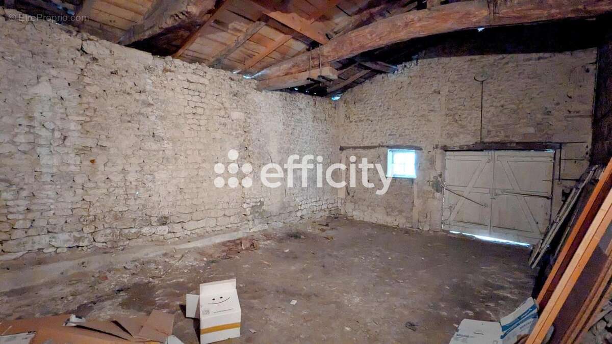 Maison à ANGEAC-CHAMPAGNE