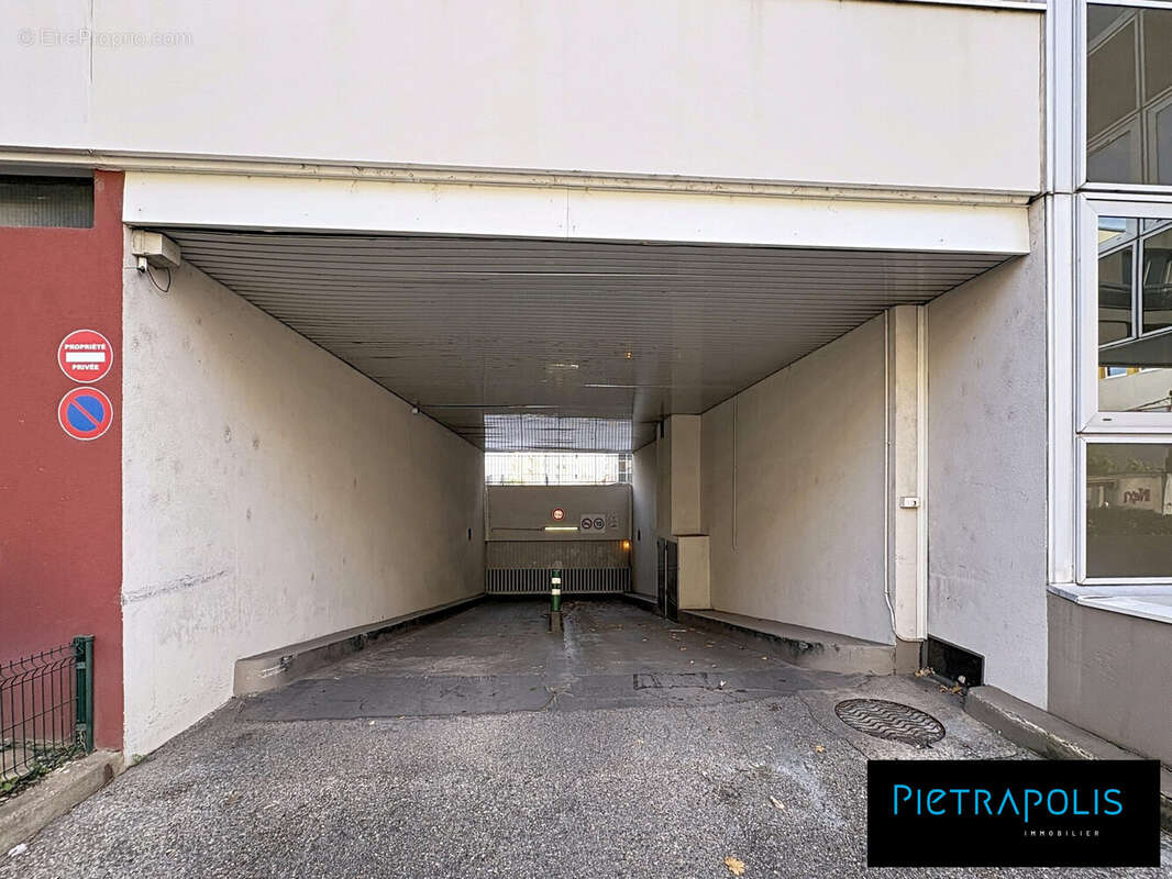 Parking à VILLEURBANNE