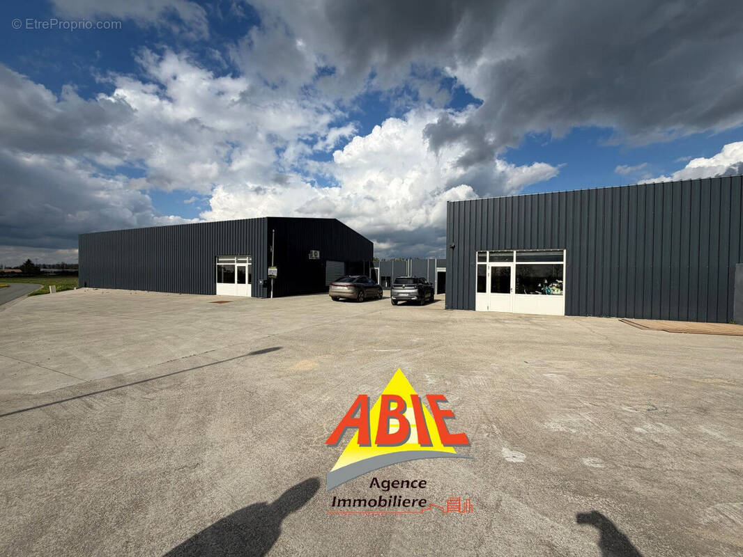 Photo 1 - Parking à BENET