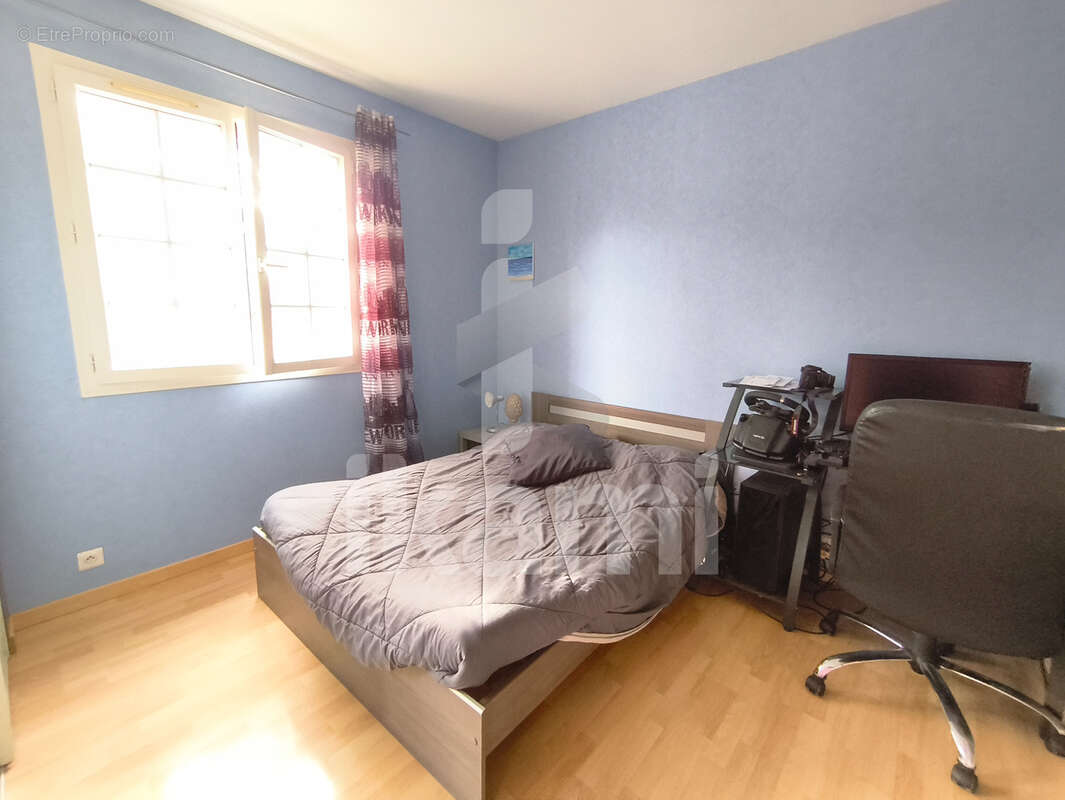 Maison à SAINT-DONAT-SUR-L'HERBASSE