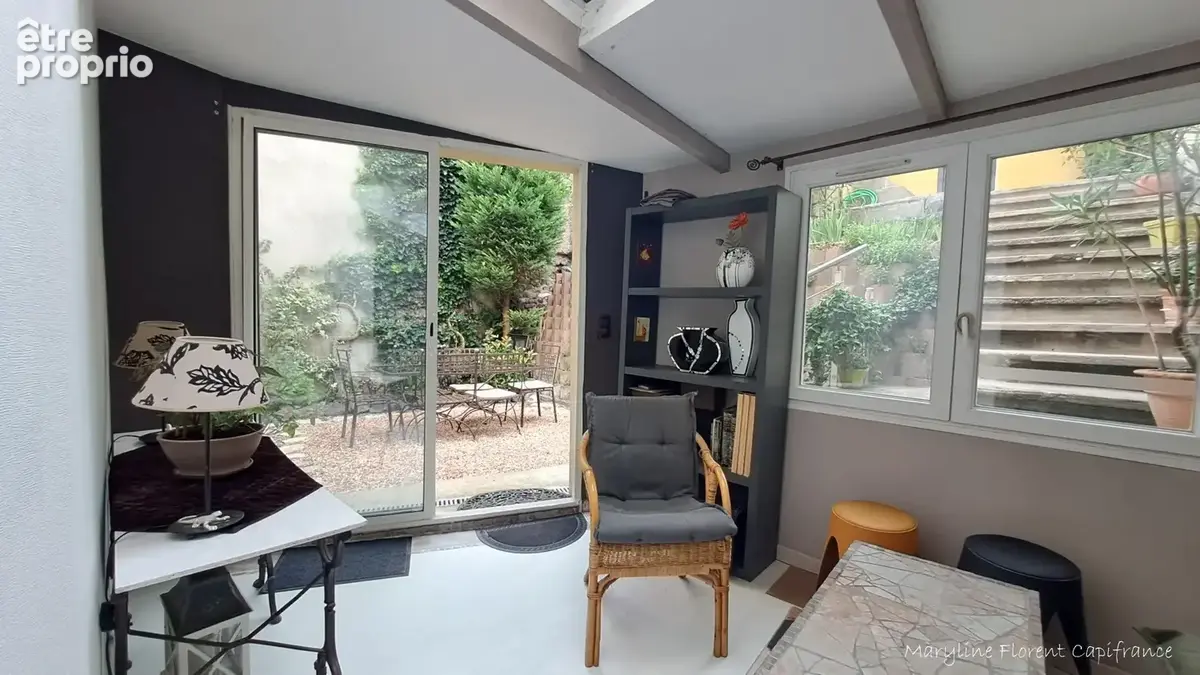 Maison T5 de 105 m² – Cour sans vis-à-vis, Véranda, Terrasse, Garage et dépendance - photo 6