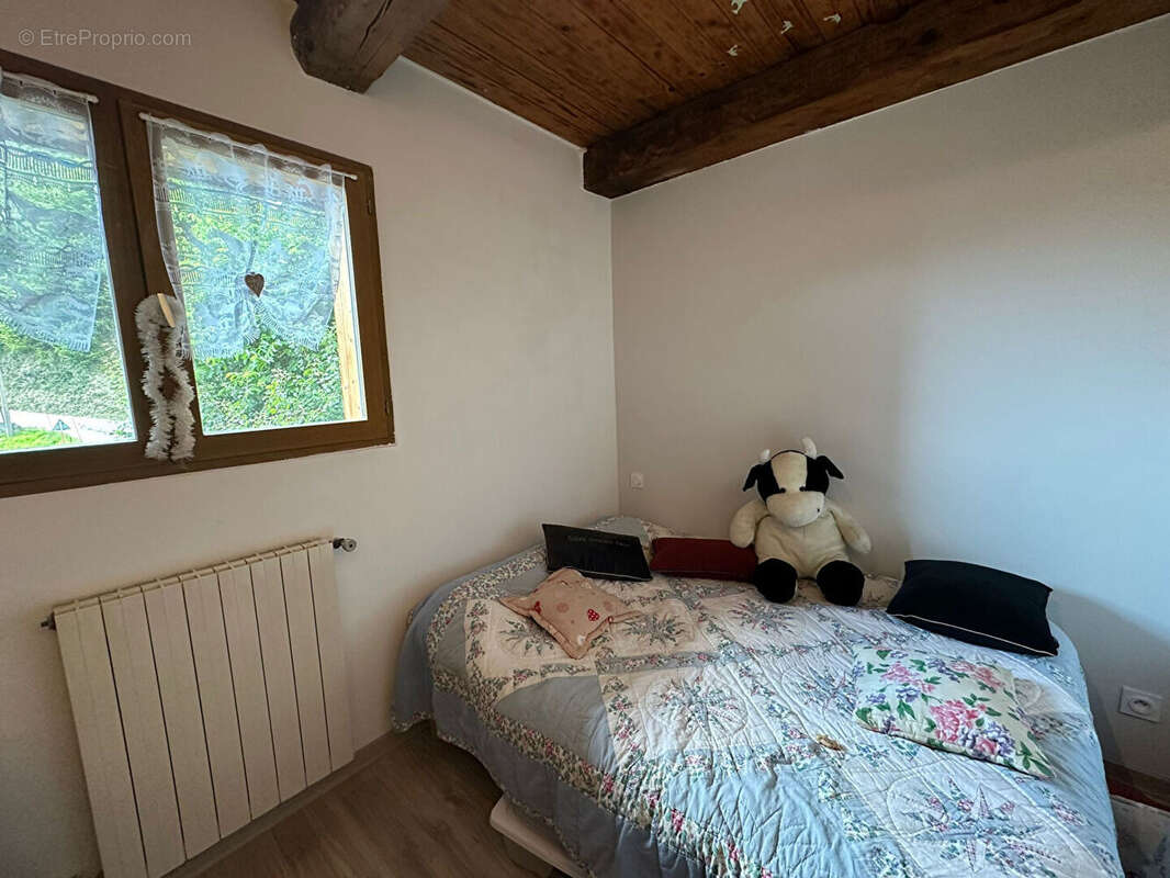 Chalet avec deux appartements indépendants et un grenier aménageable. - photo 7