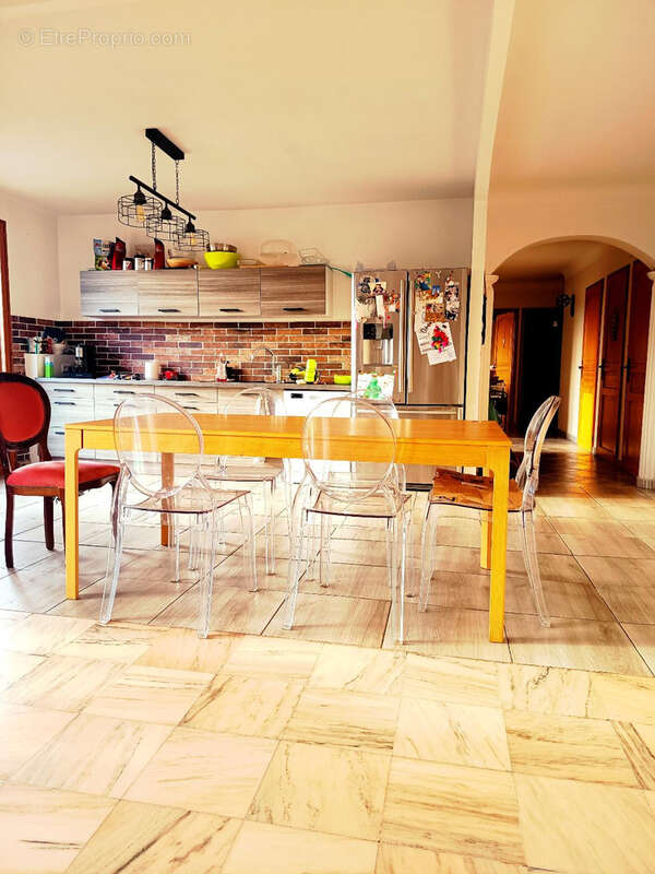 Maison à SAINT-GENEST-LERPT